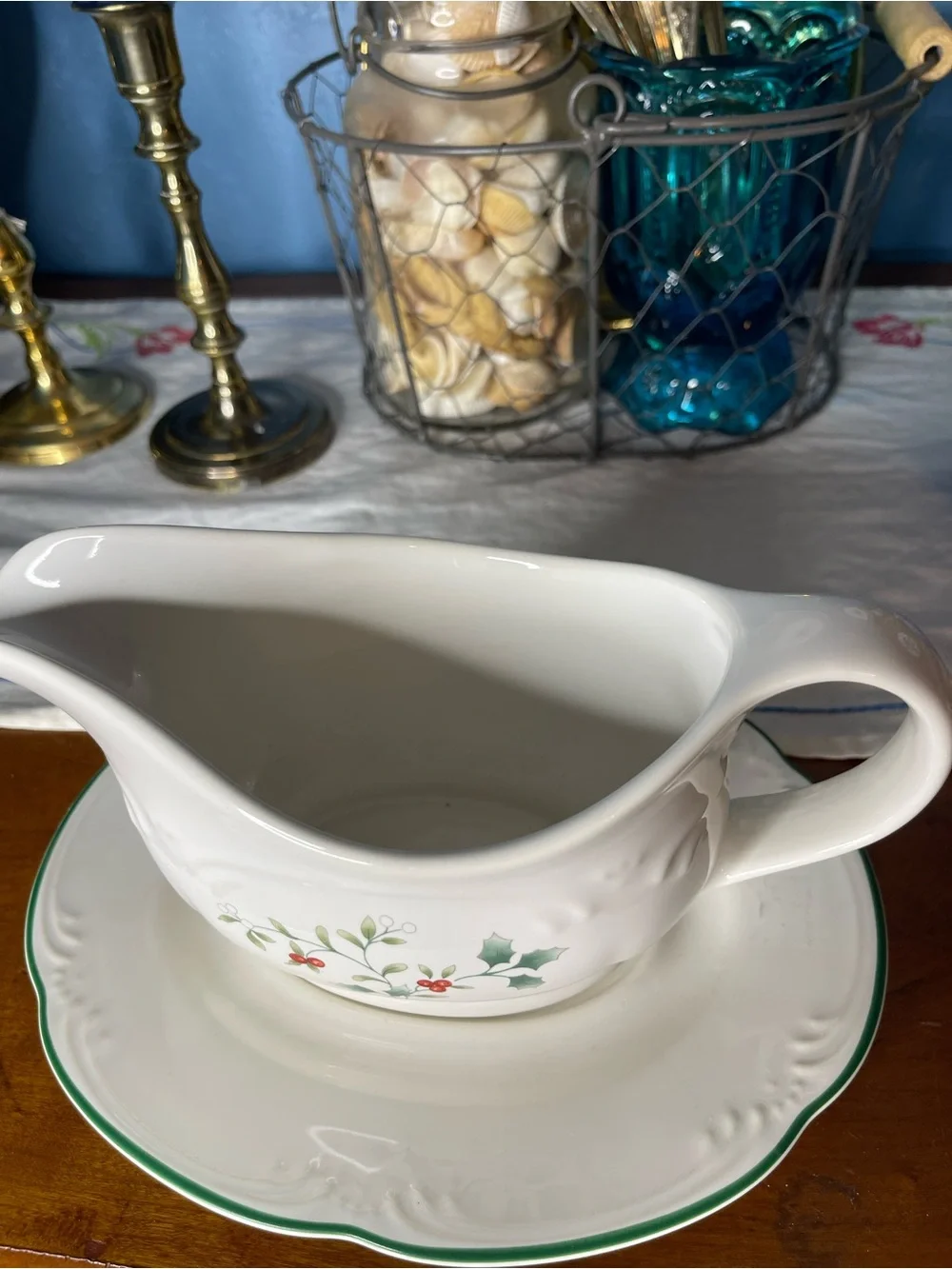Pfaltzgraff Winterberry Gravy Boat 8